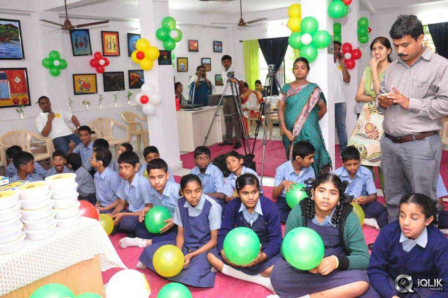 Rashmi-Goutham-And-Getup-Srinu-At-Akshara-Kalasha-Foundation